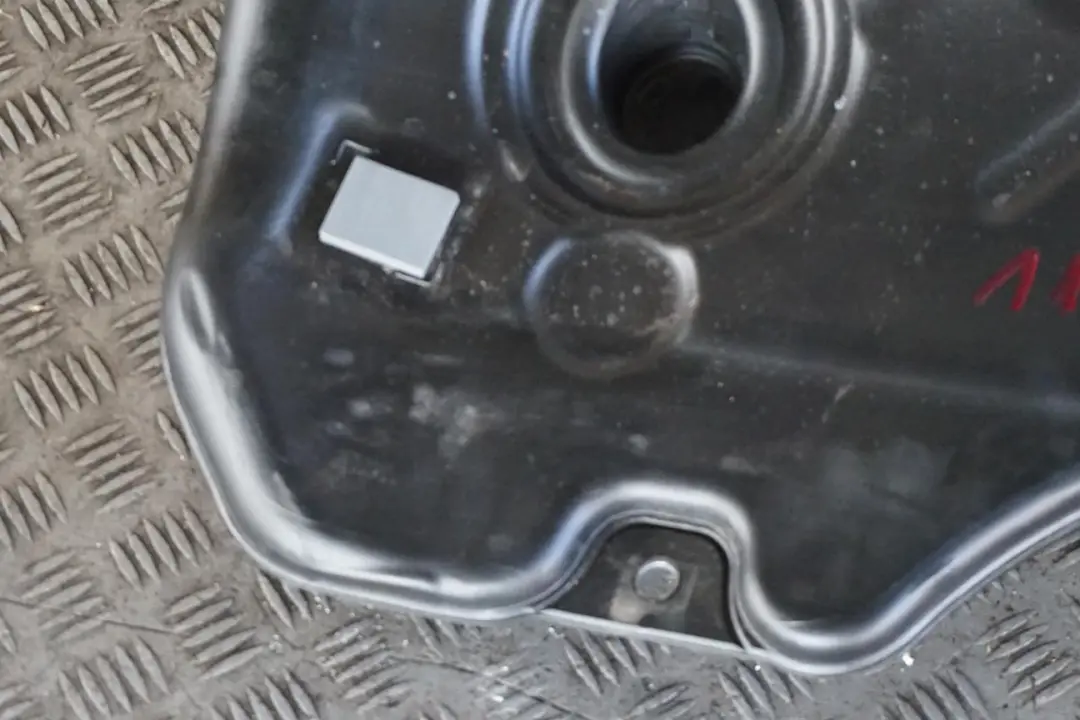 B38C Kompletter Kraftstofftank Benzin für BMW 1 2 er F40 F44 118i 218i mit Teilenummer 9895424 BMW 1 2 er F40 F44 118i 218i B38C Kompletter Kraftstofftank Benzin - SKU 9895424 - Teilenummer 9895424