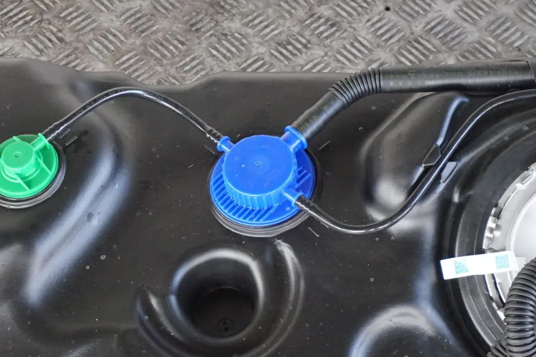 BMW 1 2 er F40 F44 118i 218i B38C Kompletter Kraftstofftank Benzin - SKU 9895424 - Teilenummer 9895424