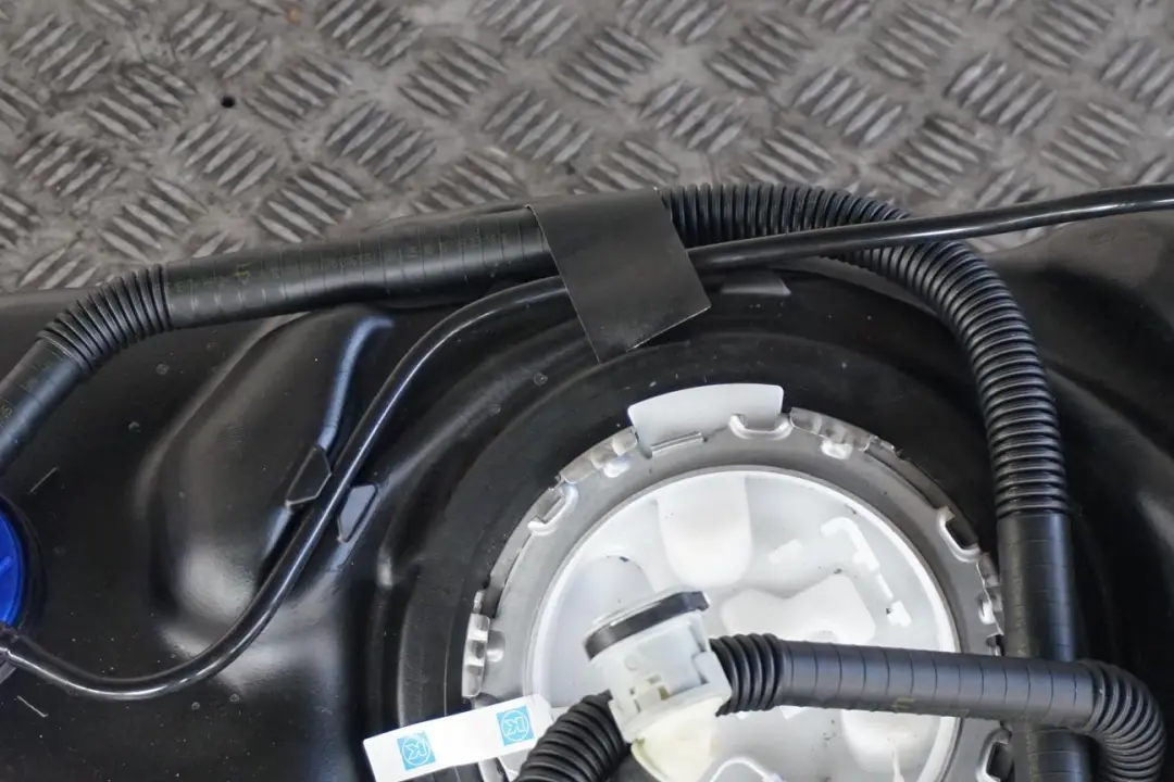 BMW 1 2 er F40 F44 118i 218i B38C Kompletter Kraftstofftank Benzin - SKU 9895424 - Teilenummer 9895424