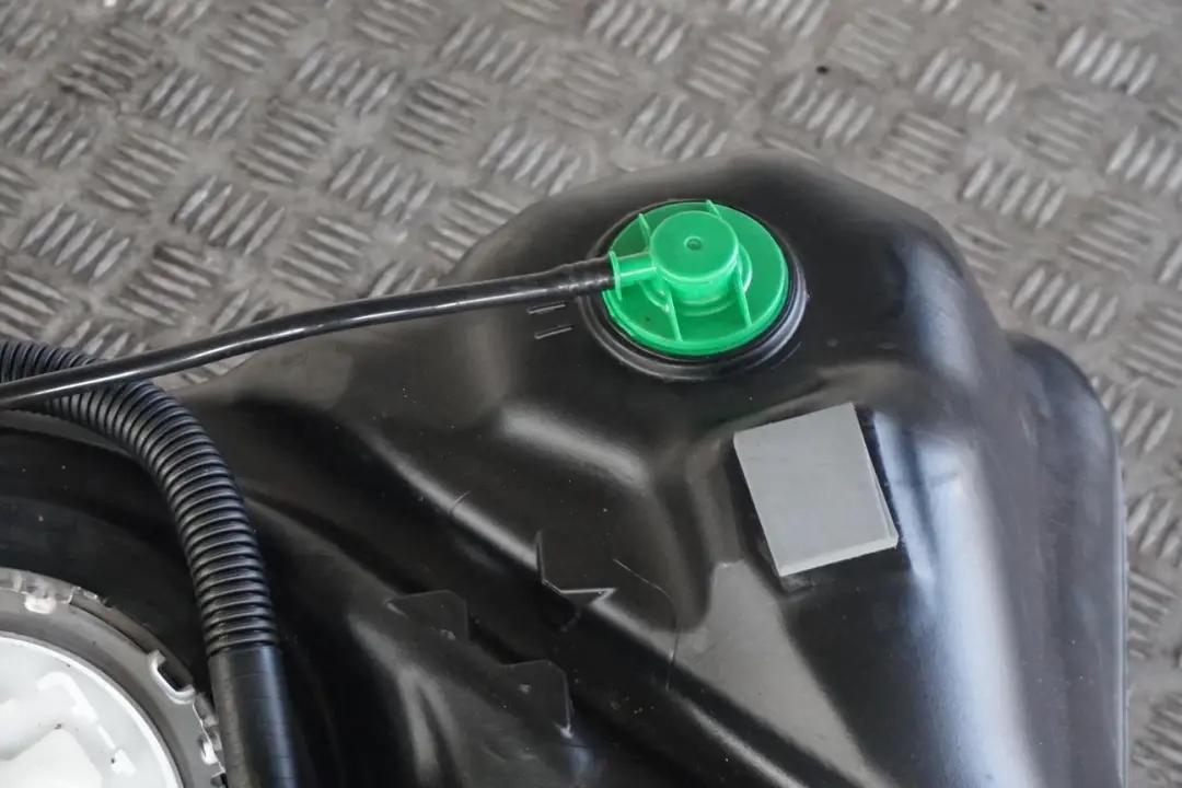BMW 1 2 er F40 F44 118i 218i B38C Kompletter Kraftstofftank Benzin - SKU 9895424 - Teilenummer 9895424