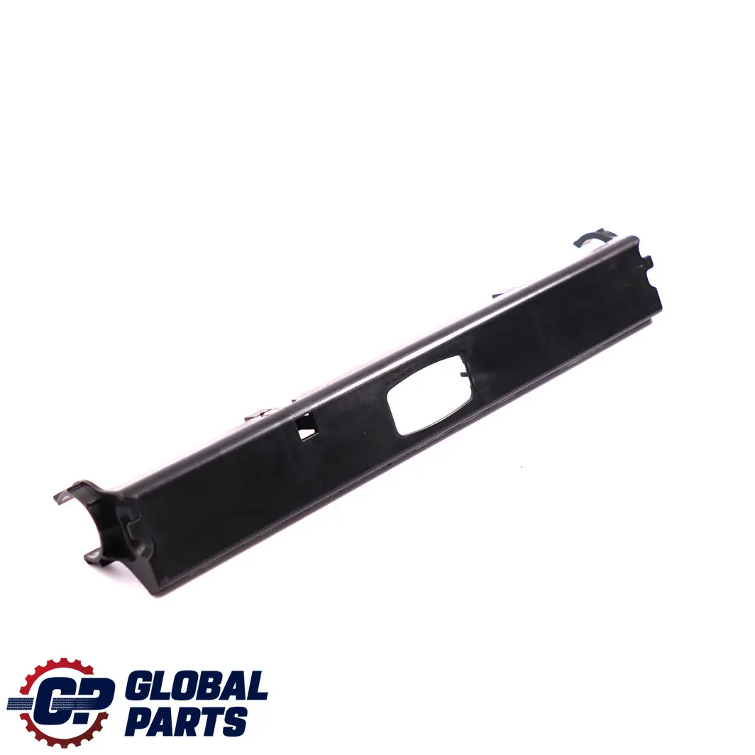 Ramka Osłona Obudowa Lampki Tył do Mercedes W176 W246 o numerze A0008251408 Mercedes W176 W246 Ramka Osłona Obudowa Lampki Tył - SKU A0008251408 - Numer Części A0008251408