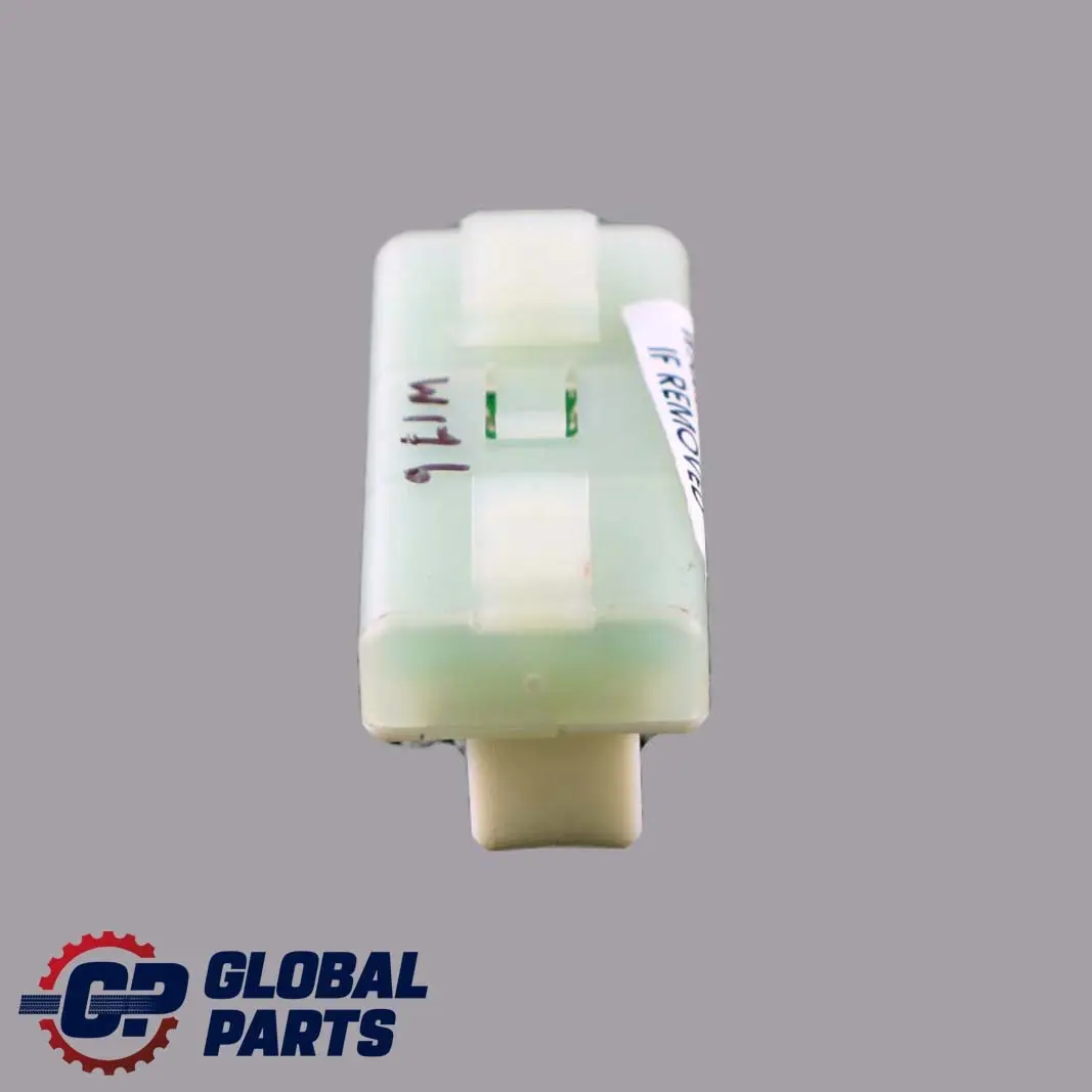 Voltaje Convertidor Distribuidor Enchufe para Mercedes W176 W205 W212 con número de pieza A0009820412 Mercedes W176 W205 W212 Voltaje Convertidor Distribuidor Enchufe - SKU A0009820412 - Número de pieza A0009820412