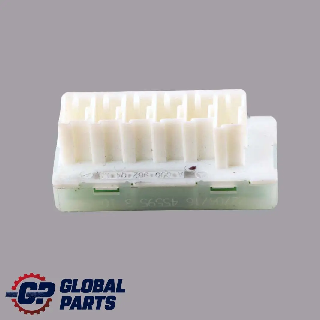 Spannungs Wandler Strom Verteiler Stecker für Mercedes W176 W205 W212 mit Teilenummer A0009820412 Mercedes W176 W205 W212 Spannungs Wandler Strom Verteiler Stecker - SKU A0009820412 - Teilenummer A0009820412