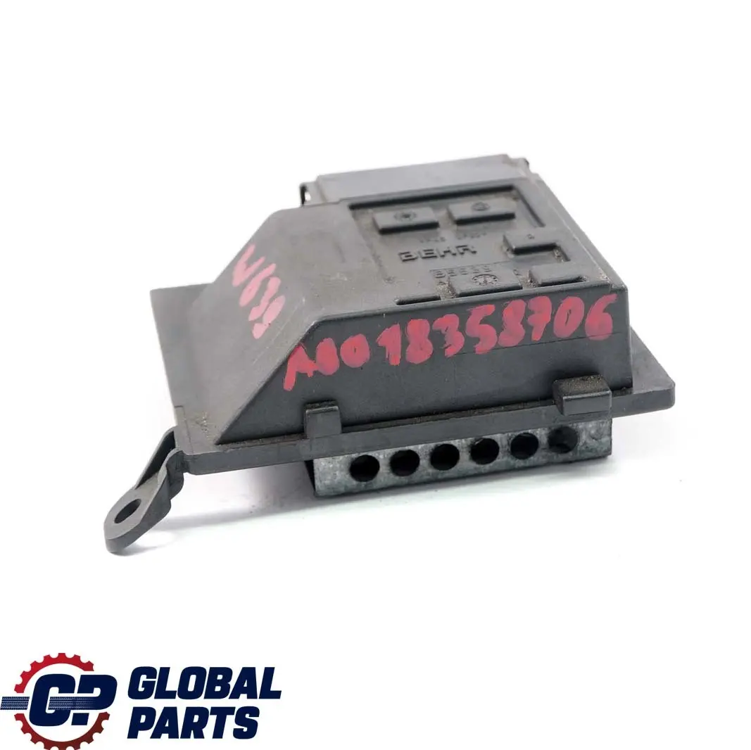 Rezystor Opornik Dmuchawy Wentylator A0018216560 do Mercedes W639 o numerze A0018358706 Mercedes W639 Rezystor Opornik Dmuchawy Wentylator A0018216560 - SKU A0018358706 - Numer Części A0018358706