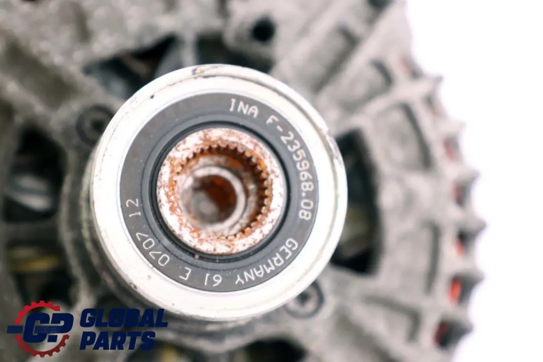 Alternator Generator 200A do Mercedes W203 W211 o numerze A0141540702 Mercedes W203 W211 Alternator Generator 200A - SKU A0141540702 - Numer Części A0141540702