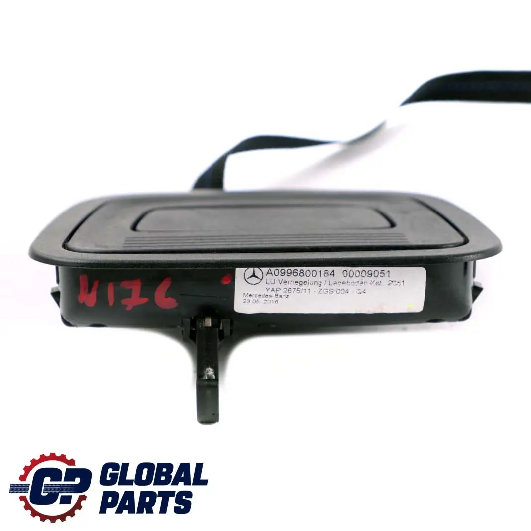 Maniglia blocco pannello bagagliaio posteriore per Mercedes W176 S205 con numero di parte A0996800184 Mercedes W176 S205 Maniglia blocco pannello bagagliaio posteriore - SKU A0996800184 - Numero di parte A0996800184