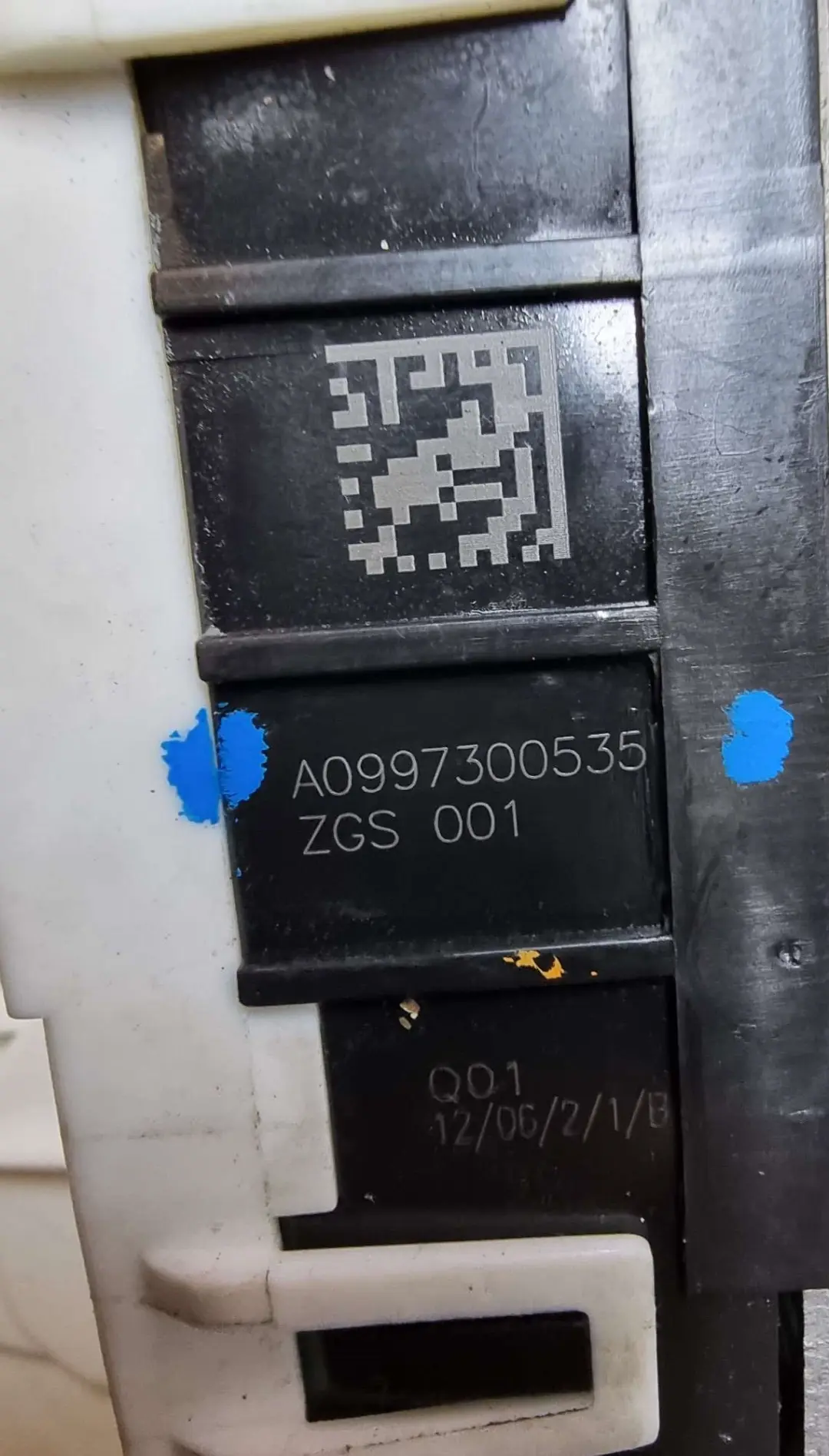 Zamek Drzwi Lewy Tył do Mercedes W212 W204 o numerze A0997300535 Mercedes W212 W204 Zamek Drzwi Lewy Tył - SKU A0997300535 - Numer Części A0997300535