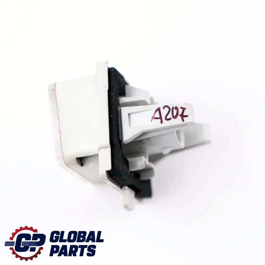 Mercedes-Benz C E W205 W207 Luce della targa di immatricolazione per con numero di parte A0999067000 Mercedes-Benz C E W205 W207 Luce della targa di immatricolazione - SKU A0999067000 - Numero di parte A0999067000