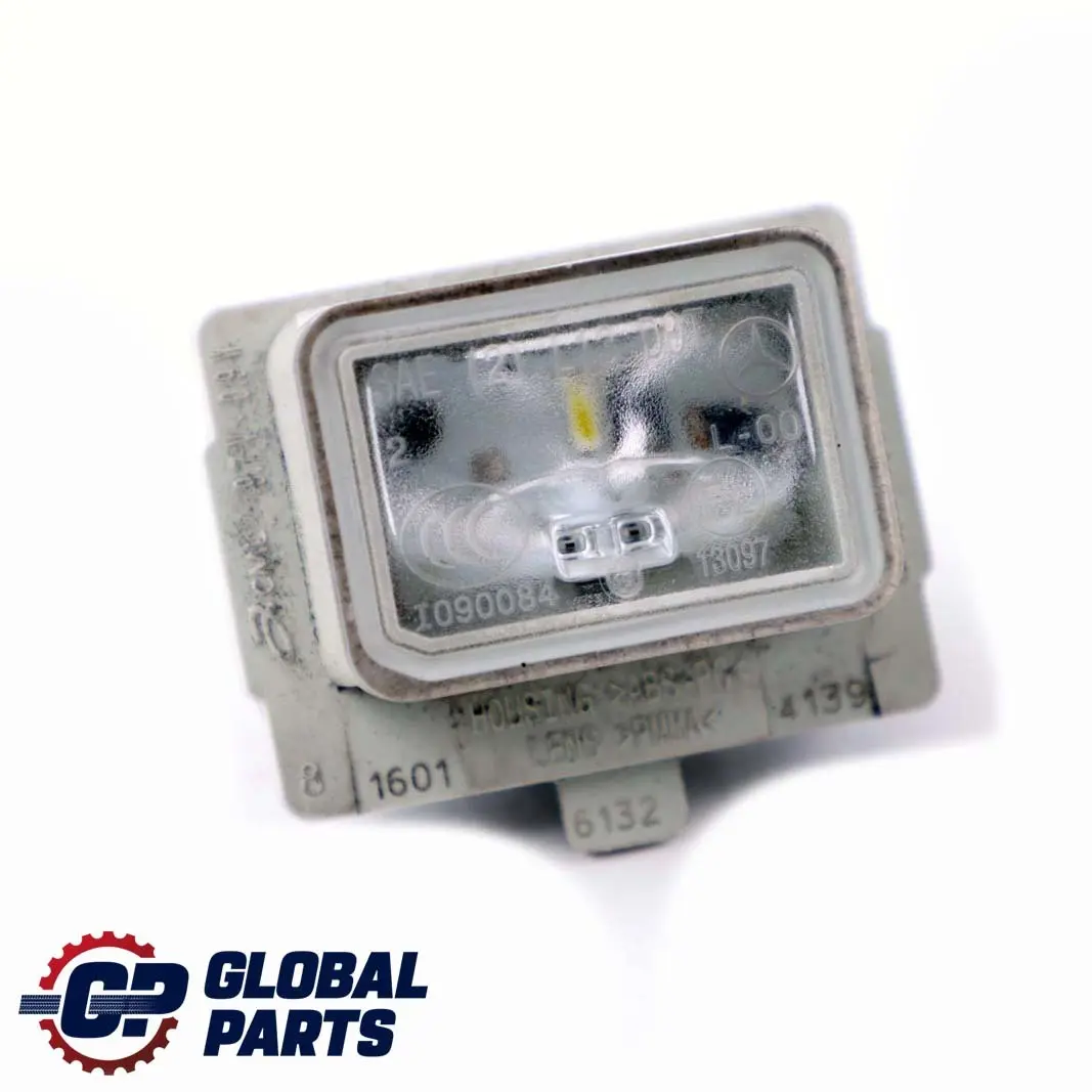 Mercedes-Benz C E W205 W207 Luz de matrícula para con número de pieza A0999067000 Mercedes-Benz C E W205 W207 Luz de matrícula - SKU A0999067000 - Número de pieza A0999067000