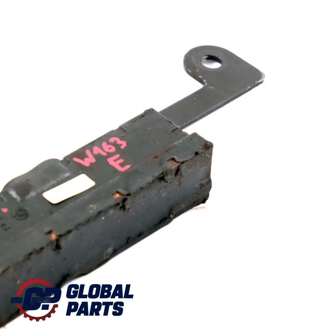 Osłona Sprzęgła Kierownicy do Mercedes ML W163 o numerze A1633350047 Mercedes ML W163 Osłona Sprzęgła Kierownicy - SKU A1633350047 - Numer Części A1633350047