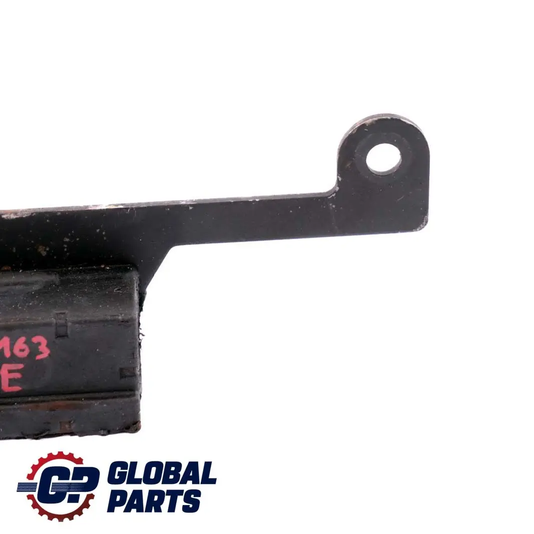 Mercedes-Benz M-Klasse ML W163 Lenkkupplung Abdeckblende für mit Teilenummer A1633350047 Mercedes-Benz M-Klasse ML W163 Lenkkupplung Abdeckblende - SKU A1633350047 - Teilenummer A1633350047