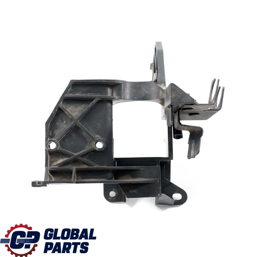 Mercedes-Benz Classe M ML W163 Supporto Sensore Pedale Acceleratore per con numero di parte A1635422040 Mercedes-Benz Classe M ML W163 Supporto Sensore Pedale Acceleratore - SKU A1635422040 - Numero di parte A1635422040