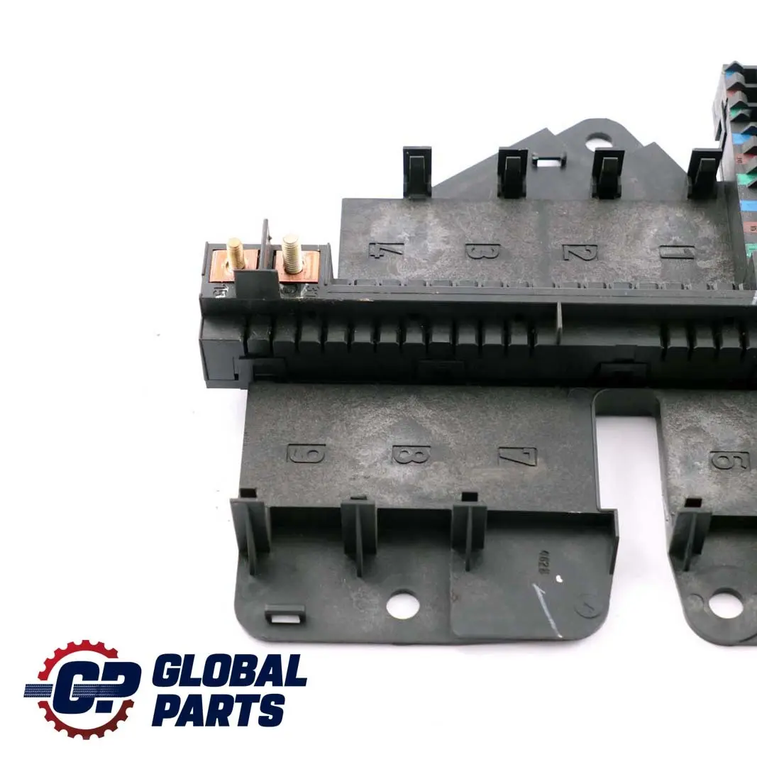 MERCEDES-BENZ M-CLASSE ML W163 Plaquette Support Relais pour à propos du numéro de pièce A1635450405 MERCEDES-BENZ M-CLASSE ML W163 Plaquette Support Relais - SKU A1635450405 - Numéro de pièce A1635450405