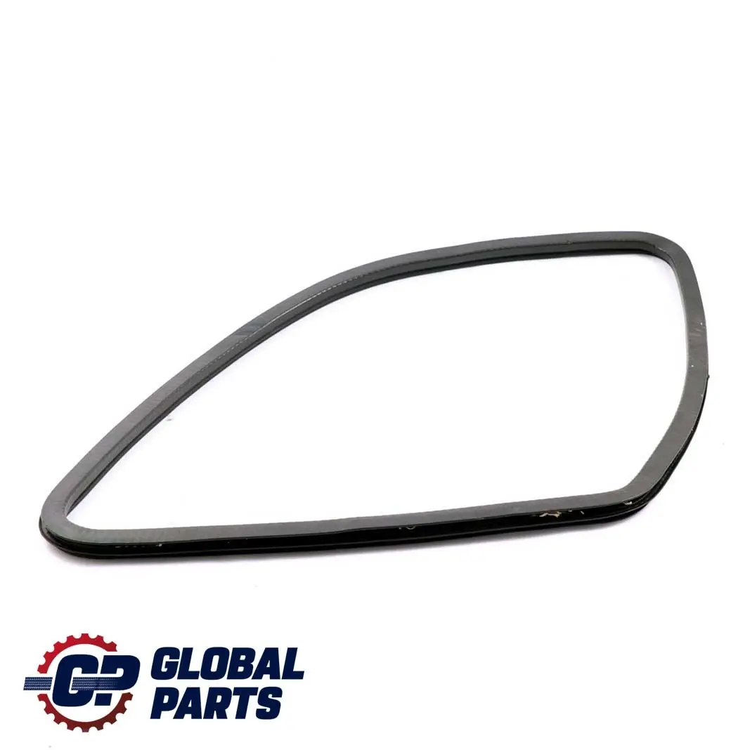 Uszczelka Szyby Lewy Tył do Mercedes M ML W163 o numerze A1636701139 Mercedes M ML W163 Uszczelka Szyby Lewy Tył - SKU A1636701139 - Numer Części A1636701139