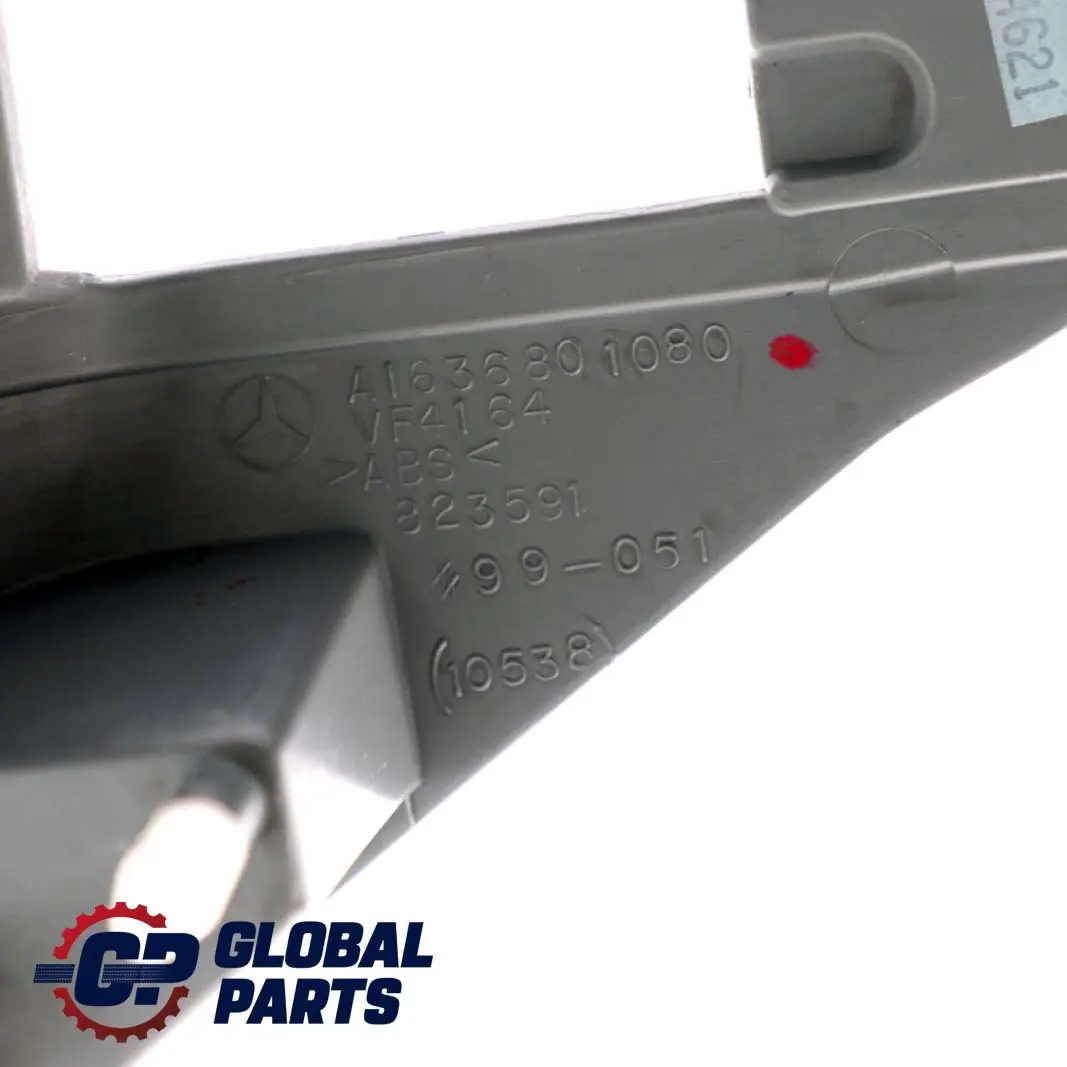 Copertura Vano Piedi Scatola Fusibili Destra per Mercedes ML W163 con numero di parte A1636801080 Mercedes ML W163 Copertura Vano Piedi Scatola Fusibili Destra - SKU A1636801080 - Numero di parte A1636801080