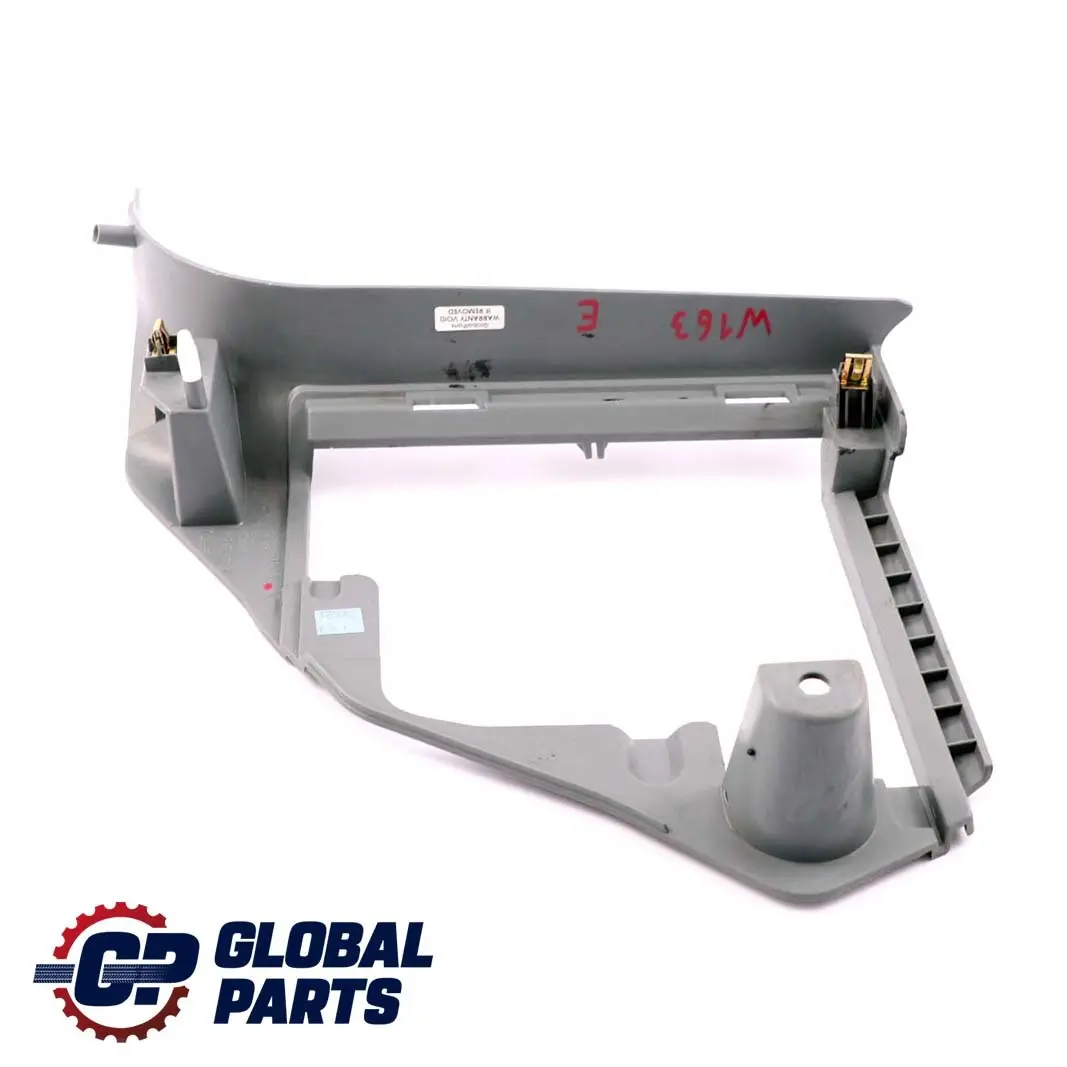 Copertura Vano Piedi Scatola Fusibili Destra per Mercedes ML W163 con numero di parte A1636801080 Mercedes ML W163 Copertura Vano Piedi Scatola Fusibili Destra - SKU A1636801080 - Numero di parte A1636801080