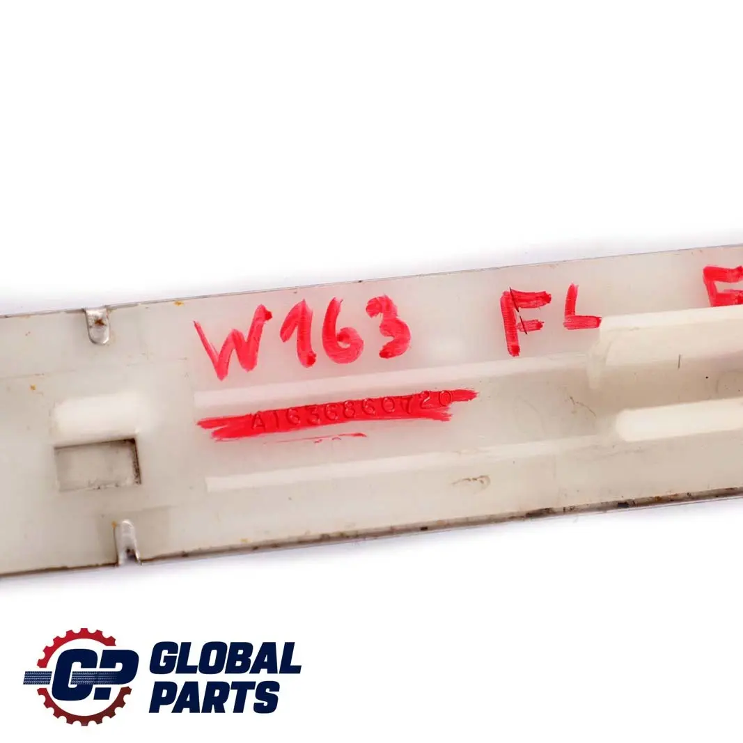 Mercedes W163 Entrada de Puerta Delantera Izquierda Kick Plate Sill Cover Trim - SKU A1636860720 - Número de pieza A1636860720