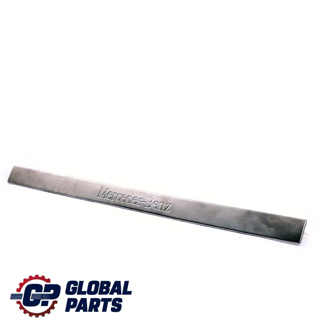 Mercedes W163 Entrada de Puerta Delantera Izquierda Kick Plate Sill Cover Trim - SKU A1636860720 - Número de pieza A1636860720