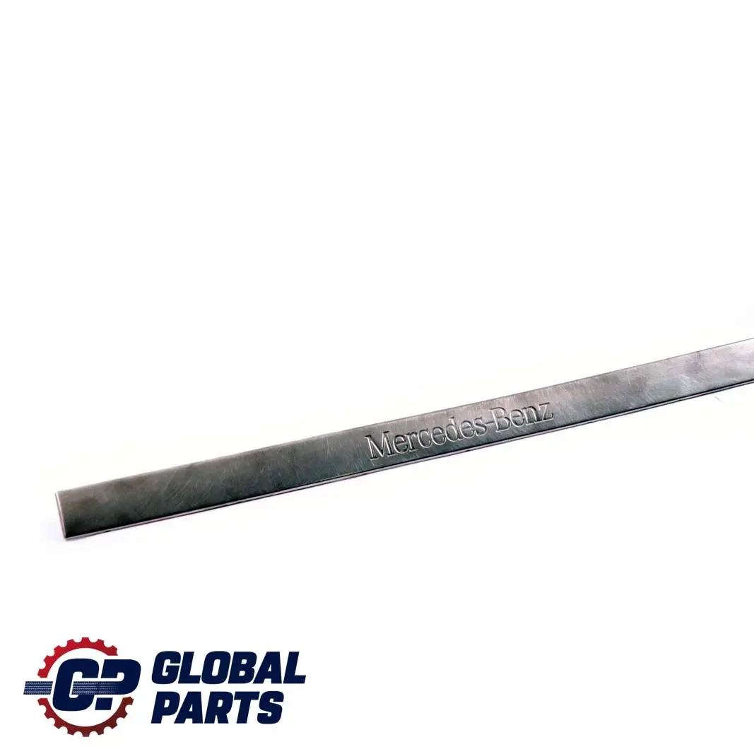 Entrada de Puerta Delantera Izquierda Kick Plate Sill Cover Trim para Mercedes W163 con número de pieza A1636860720 Mercedes W163 Entrada de Puerta Delantera Izquierda Kick Plate Sill Cover Trim - SKU A1636860720 - Número de pieza A1636860720