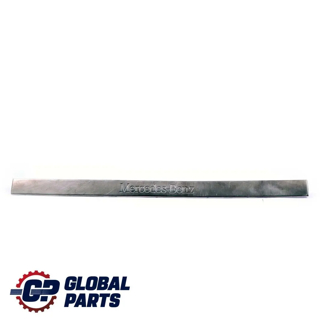 Ingresso Porta Anteriore Sinistra Piastra Calcio Sill Cover Trim per Mercedes M W163 con numero di parte A1636860720 Mercedes M W163 Ingresso Porta Anteriore Sinistra Piastra Calcio Sill Cover Trim - SKU A1636860720 - Numero di parte A1636860720