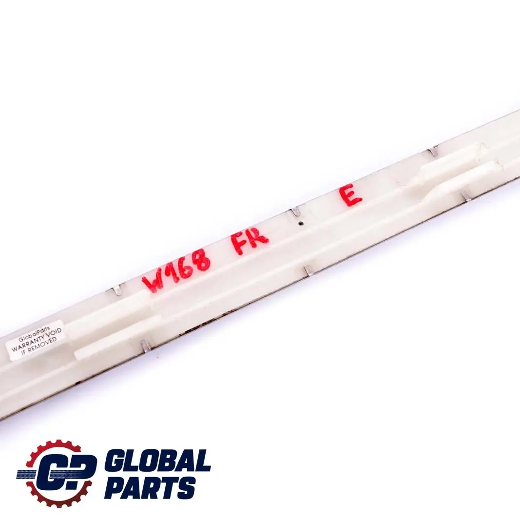 Entrada De puerta delantera derecha Kick Plate Sill Cover Trim para Mercedes M W163 con número de pieza A1636860820 Mercedes M W163 Entrada De puerta delantera derecha Kick Plate Sill Cover Trim - SKU A1636860820 - Número de pieza A1636860820