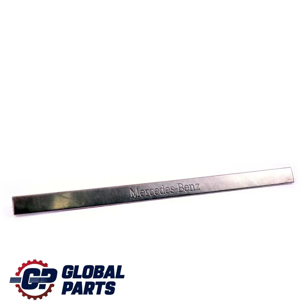 Porta anteriore ingresso destro Kick Plate Sill Cover Trim per Mercedes M ML W163 con numero di parte A1636860820 Mercedes M ML W163 Porta anteriore ingresso destro Kick Plate Sill Cover Trim - SKU A1636860820 - Numero di parte A1636860820