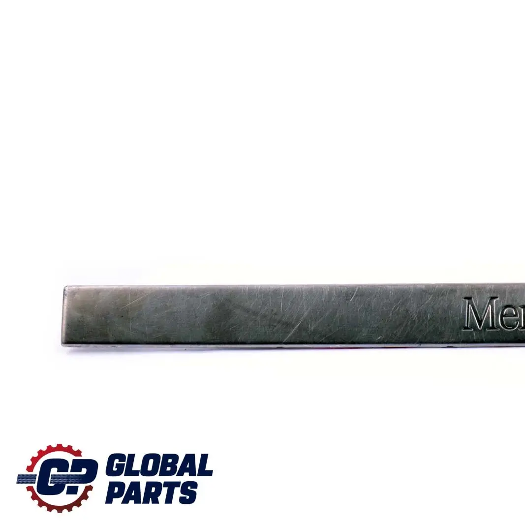 Mercedes M ML W163 Porta anteriore ingresso destro Kick Plate Sill Cover Trim - SKU A1636860820 - Numero di parte A1636860820