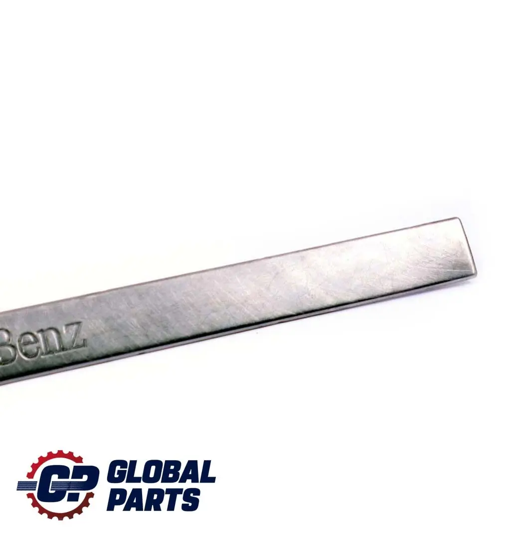 Mercedes M ML W163 Porta anteriore ingresso destro Kick Plate Sill Cover Trim - SKU A1636860820 - Numero di parte A1636860820