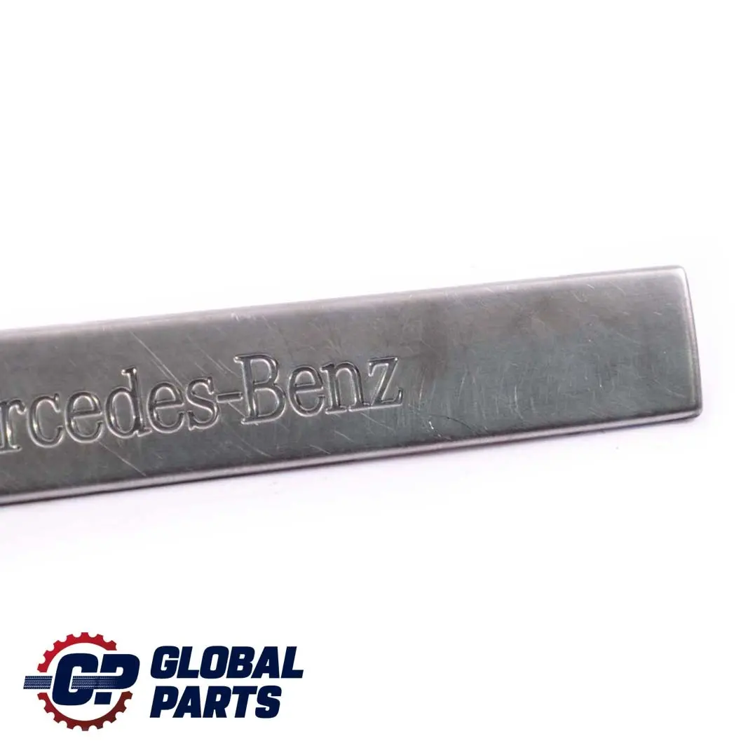 Entrada De La puerta trasera izquierda Kick Plate Sill Trim para Mercedes M ML W163 con número de pieza A1636861520 Mercedes M ML W163 Entrada De La puerta trasera izquierda Kick Plate Sill Trim - SKU A1636861520 - Número de pieza A1636861520
