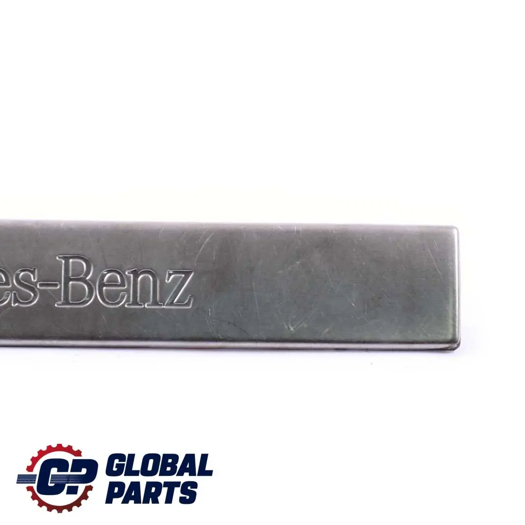 Entrada De La puerta trasera izquierda Kick Plate Sill Trim para Mercedes M ML W163 con número de pieza A1636861520 Mercedes M ML W163 Entrada De La puerta trasera izquierda Kick Plate Sill Trim - SKU A1636861520 - Número de pieza A1636861520