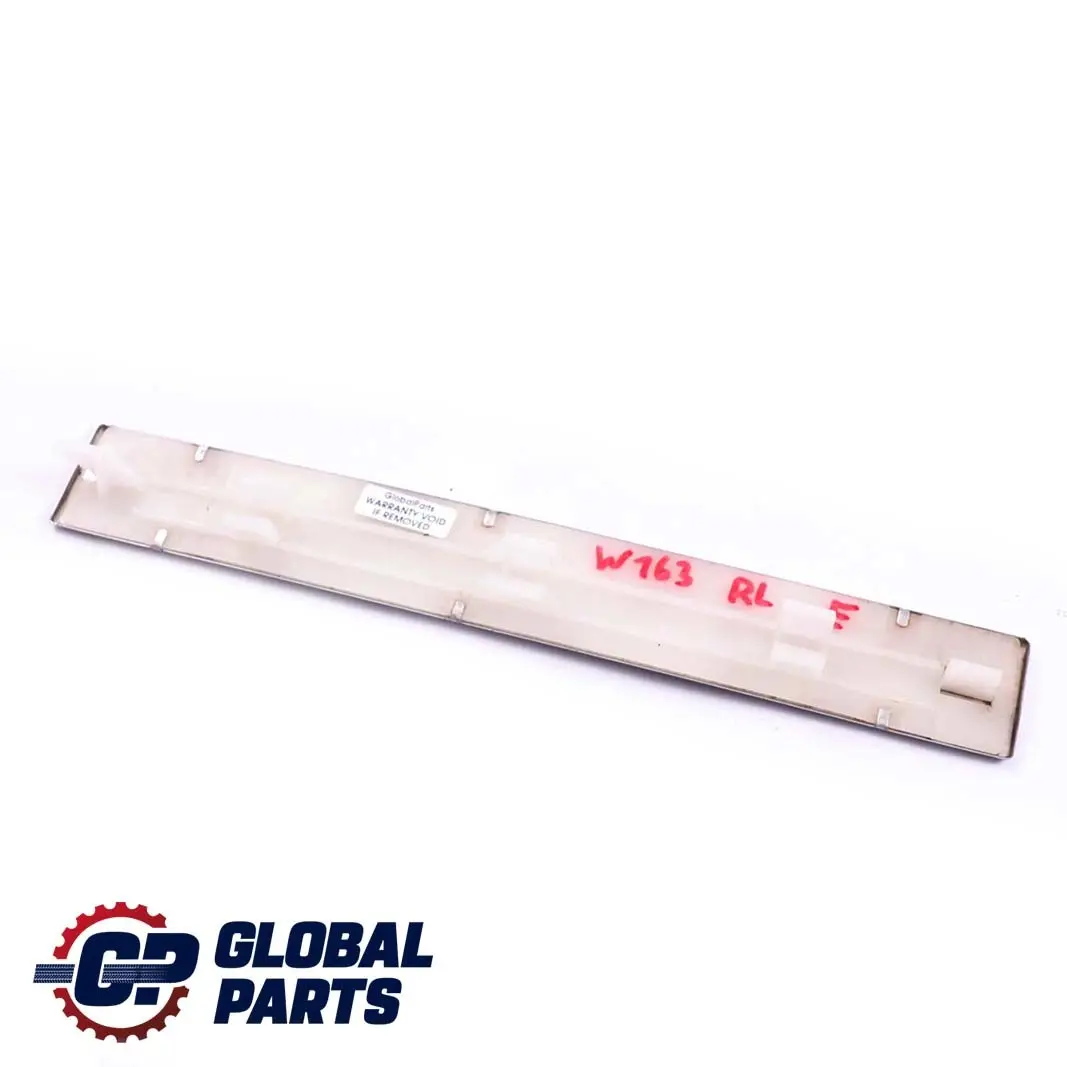 Mercedes W163 Ingresso Porta Posteriore Sinistra Piastra Calcio Sill Cover Trim - SKU A1636861520 - Numero di parte A1636861520