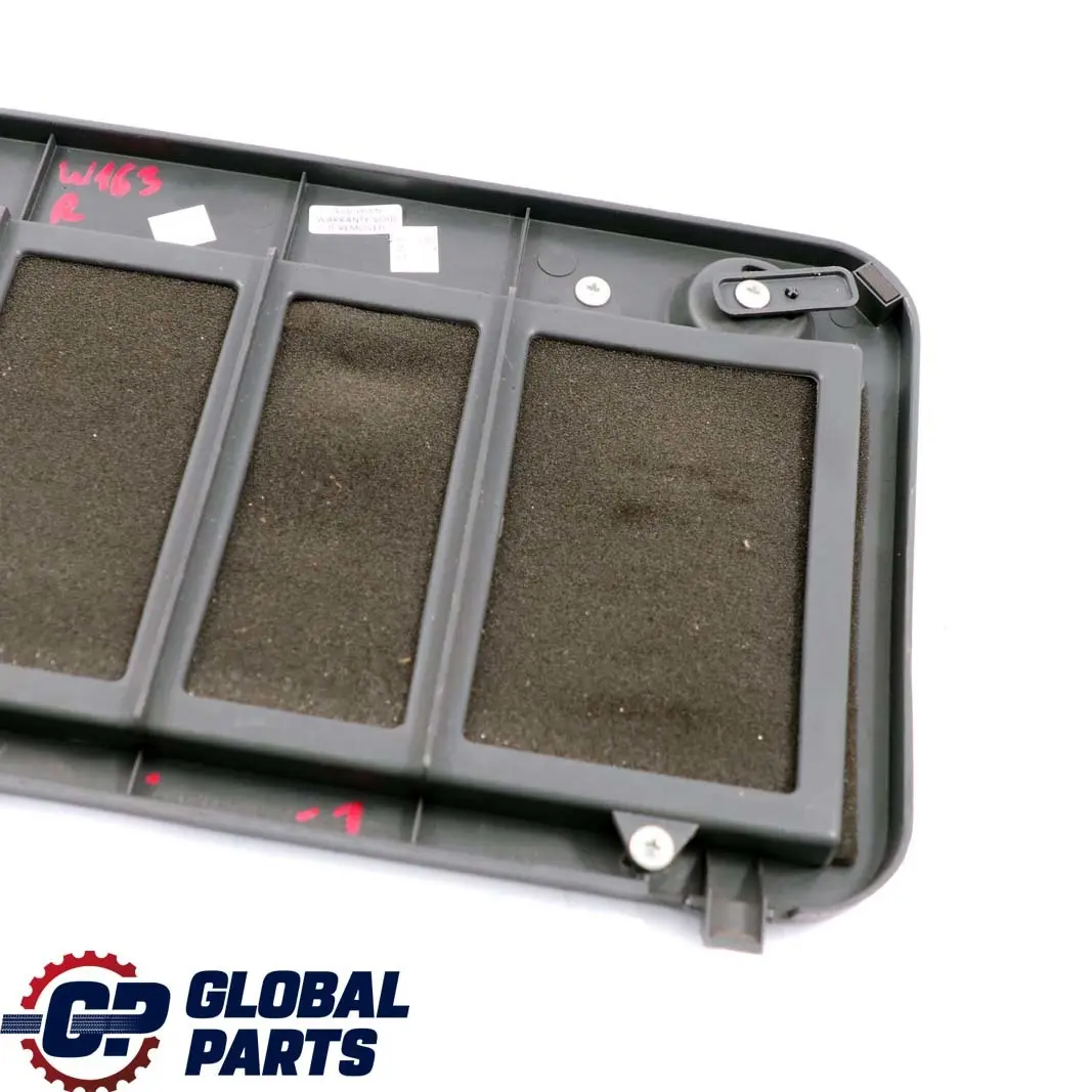 Tapa Del Compartimento Trasero Del Maletero Derecha para Mercedes M W163 con número de pieza A1636900227 Mercedes M W163 Tapa Del Compartimento Trasero Del Maletero Derecha - SKU A1636900227-1 - Número de pieza A1636900227