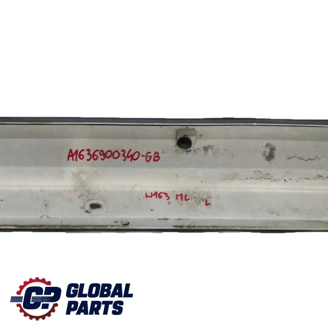 Bas de Porte Couverture Seuil a Gauche Vert Noir - 189 pour Mercedes ML W163 à propos du numéro de pièce A1636900340 Mercedes ML W163 Bas de Porte Couverture Seuil a Gauche Vert Noir - 189 - SKU A1636900340-GB - Numéro de pièce A1636900340