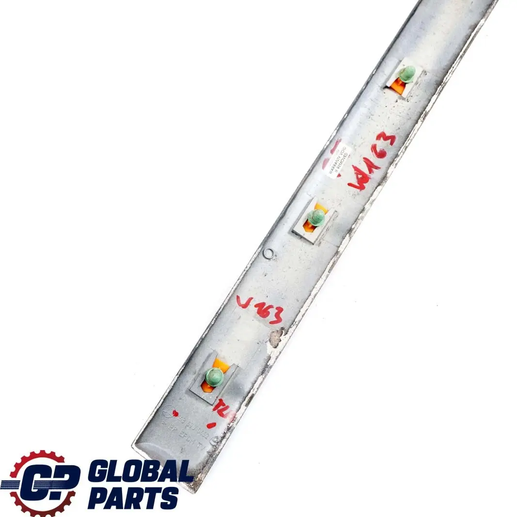 Porta Posteriore Destra Striscia Modanatura Teallite Blu 353 per Mercedes W163 con numero di parte A1636900462 Mercedes W163 Porta Posteriore Destra Striscia Modanatura Teallite Blu 353 - SKU A1636900462-TLB - Numero di parte A1636900462