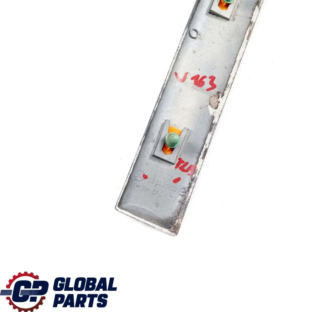 Porta Posteriore Destra Striscia Modanatura Teallite Blu 353 per Mercedes W163 con numero di parte A1636900462 Mercedes W163 Porta Posteriore Destra Striscia Modanatura Teallite Blu 353 - SKU A1636900462-TLB - Numero di parte A1636900462