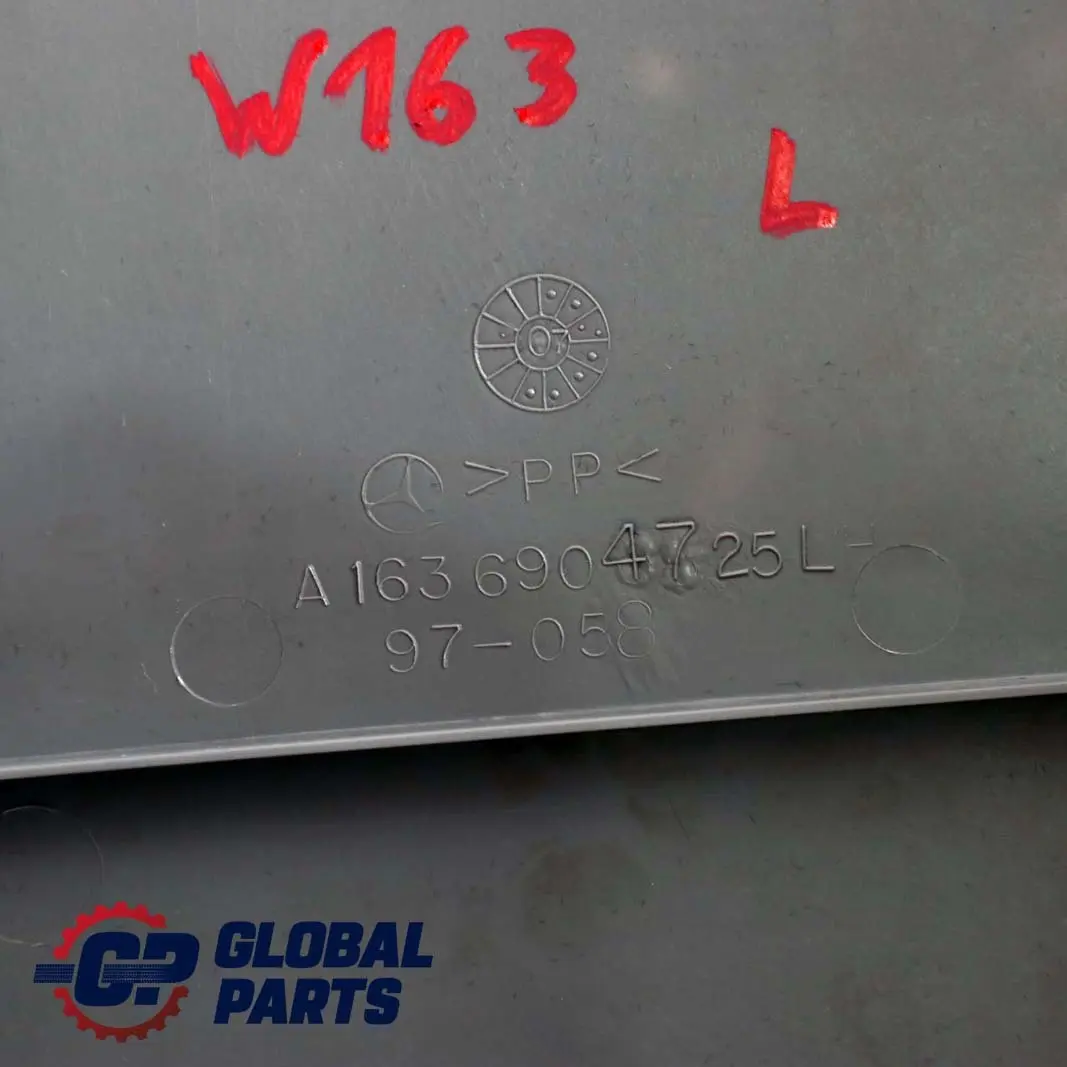 Colonna B Coperchio Pannello Sinistro Trim Grigio per Mercedes M ML W163 con numero di parte A1636904725 Mercedes M ML W163 Colonna B Coperchio Pannello Sinistro Trim Grigio - SKU A1636904725 - Numero di parte A1636904725