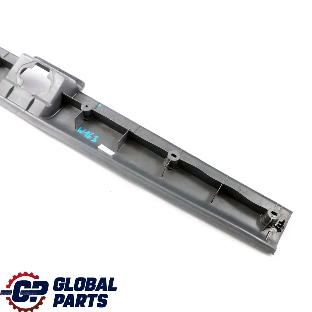 Mercedes-Benz W163 Ladekantenabdeckung Abdeckung Blende Kofferraum für mit Teilenummer A1636940033 Mercedes-Benz W163 Ladekantenabdeckung Abdeckung Blende Kofferraum - SKU A1636940033 - Teilenummer A1636940033