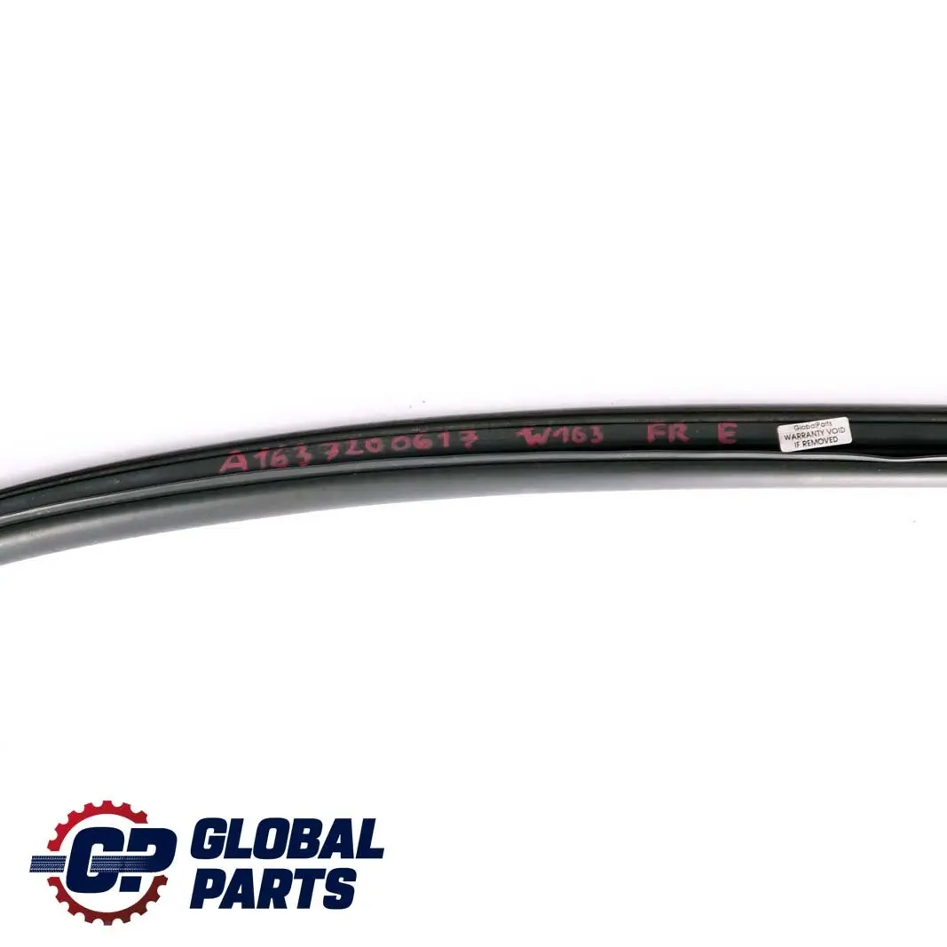 Mercedes-benz M ML W163 avant Droit Porte Fenetre Joint Canal pour à propos du numéro de pièce A1637200617 Mercedes-benz M ML W163 avant Droit Porte Fenetre Joint Canal - SKU A1637200617 - Numéro de pièce A1637200617