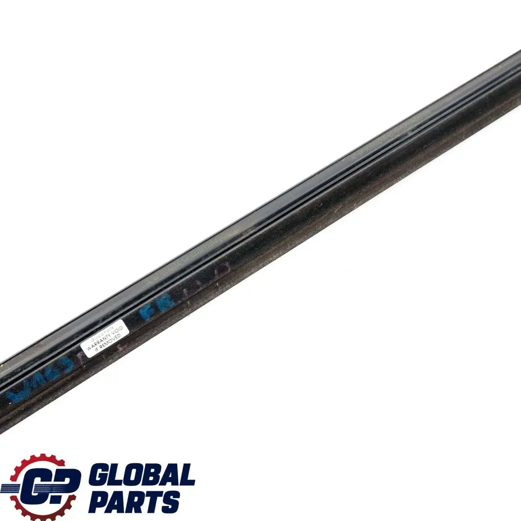 Moldura Carril Ventana Puerta Delantera Derecha para Mercedes M ML W163 con número de pieza A1637201424 Mercedes M ML W163 Moldura Carril Ventana Puerta Delantera Derecha - SKU A1637201424 - Número de pieza A1637201424