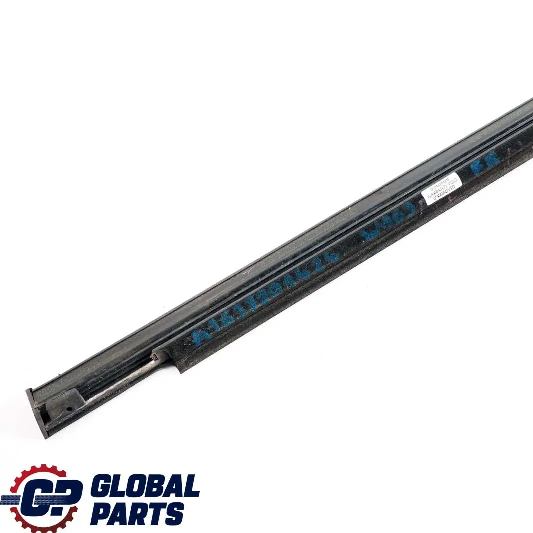 Listwa szyby drzwi prawy przód do Mercedes ML W163 o numerze A1637201424 Mercedes ML W163 Listwa szyby drzwi prawy przód - SKU A1637201424 - Numer Części A1637201424