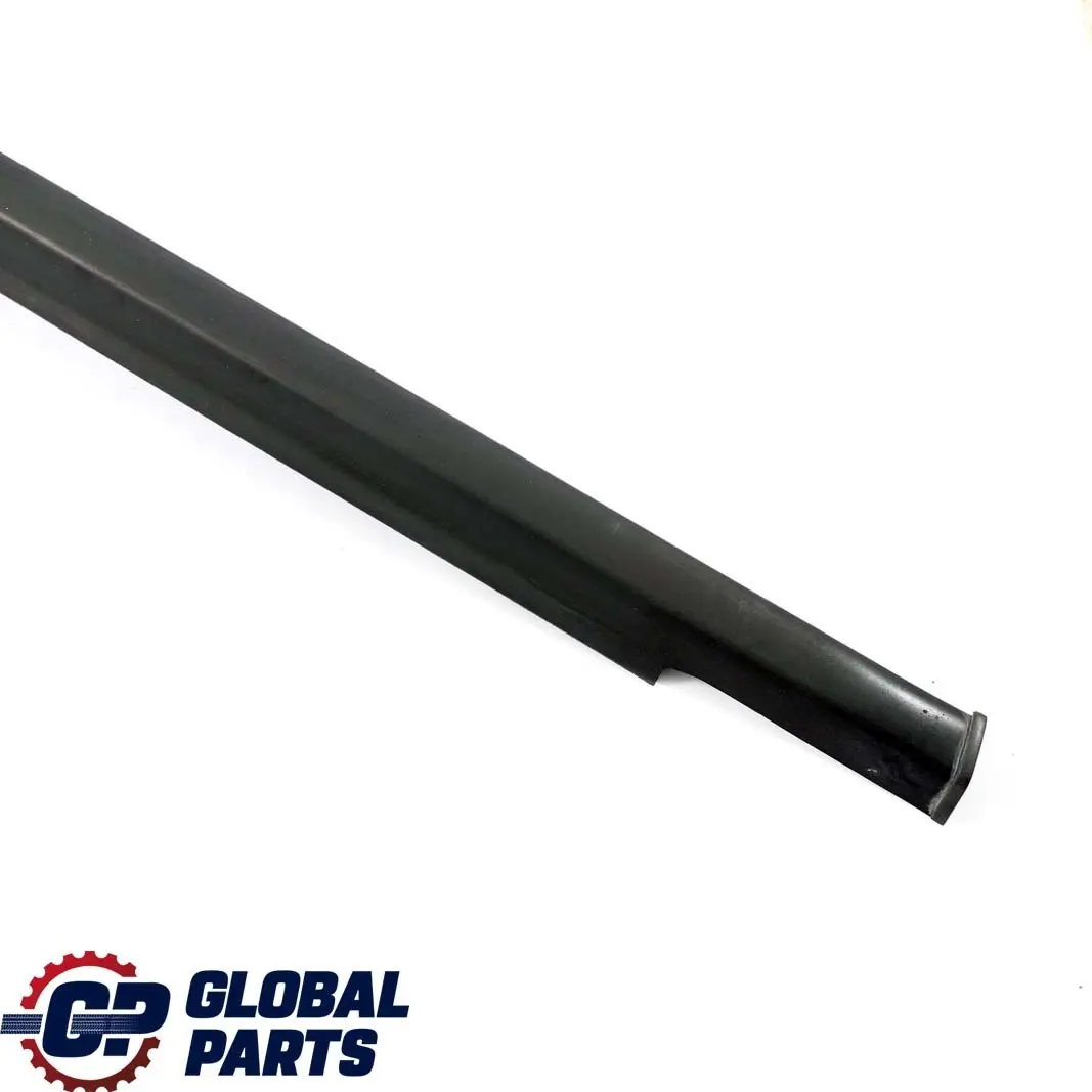 Listwa szyby drzwi prawy przód do Mercedes ML W163 o numerze A1637201424 Mercedes ML W163 Listwa szyby drzwi prawy przód - SKU A1637201424 - Numer Części A1637201424