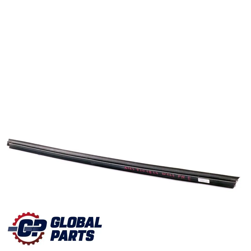 Mercedes M W163 Puerta delantera derecha Ventana Interior Rail Strip - SKU A1637201824 - Número de pieza A1637201824