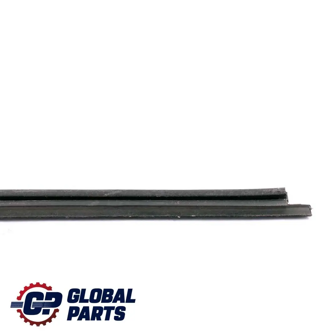 Mercedes M W163 Puerta delantera derecha Ventana Interior Rail Strip - SKU A1637201824 - Número de pieza A1637201824