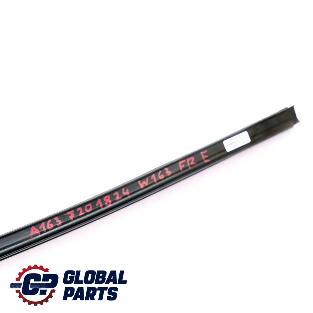 Mercedes M W163 Puerta delantera derecha Ventana Interior Rail Strip - SKU A1637201824 - Número de pieza A1637201824