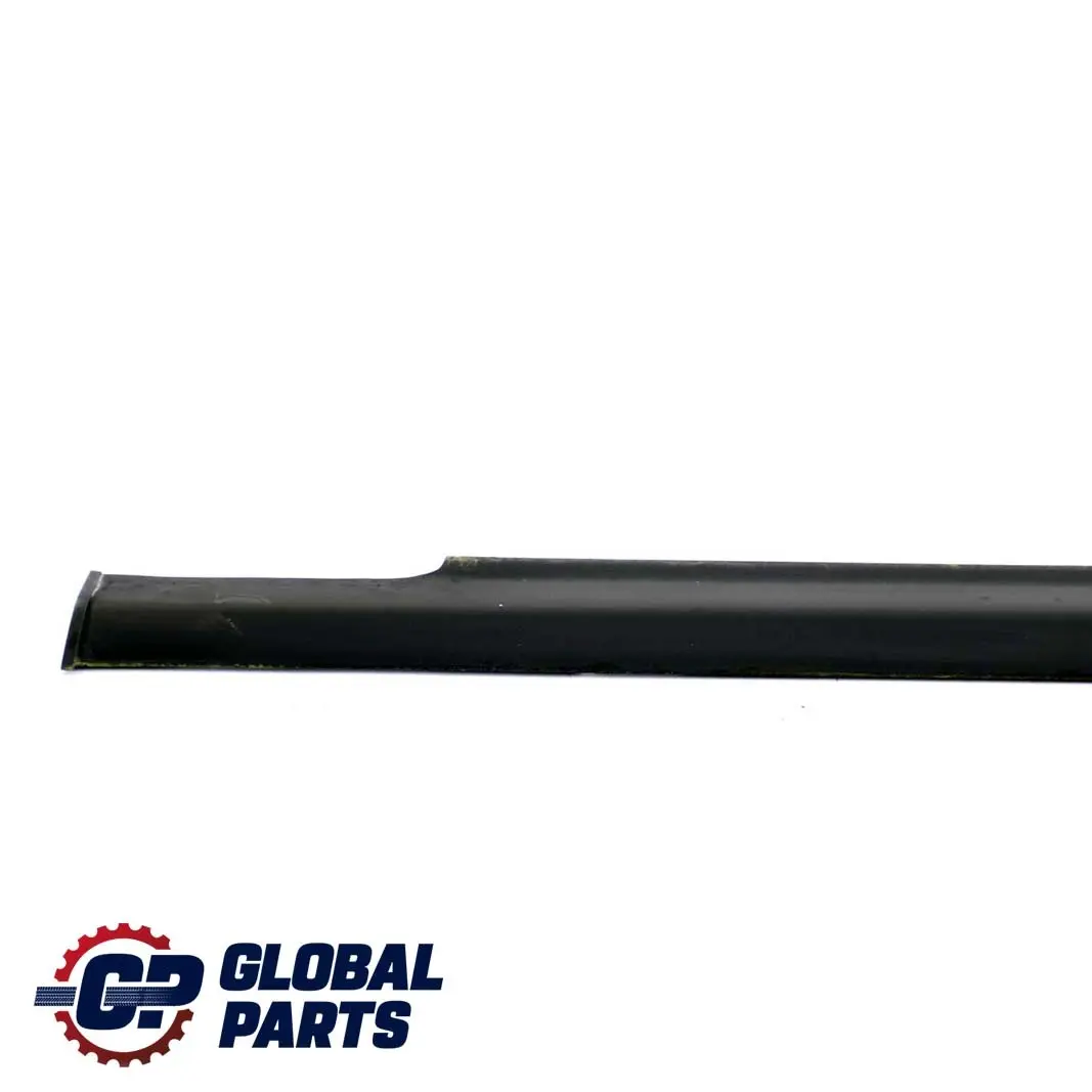 Osłona Szyby Tylnych Lewych Drzwi do Mercedes M-Class ML W163 o numerze A1637301124 Mercedes M-Class ML W163 Osłona Szyby Tylnych Lewych Drzwi - SKU A1637301124 - Numer Części A1637301124