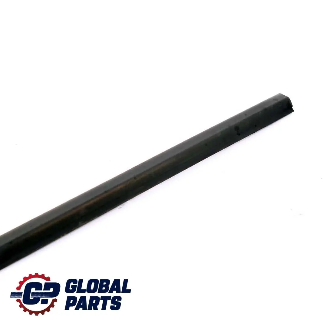 Puerta Trasera Derecha Ventana Cubierta Exterior para Mercedes W163 con número de pieza A1637301224 Mercedes W163 Puerta Trasera Derecha Ventana Cubierta Exterior - SKU A1637301224 - Número de pieza A1637301224