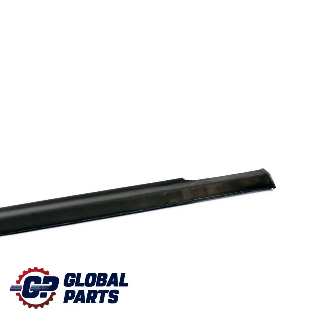 Mercedes-Benz W163 Coperchio finestrino posteriore destro esterno per con numero di parte A1637301224 Mercedes-Benz W163 Coperchio finestrino posteriore destro esterno - SKU A1637301224 - Numero di parte A1637301224