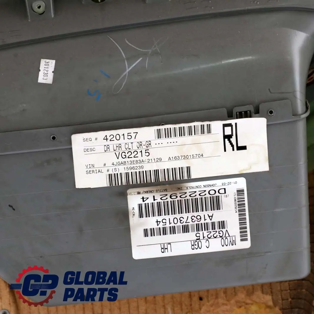 Mercedes-Benz M-Klasse ML W163 Türverkleidung Hinten Links Stoff Grau für mit Teilenummer A1637301570 Mercedes-Benz M-Klasse ML W163 Türverkleidung Hinten Links Stoff Grau - SKU A1637301570 - Teilenummer A1637301570