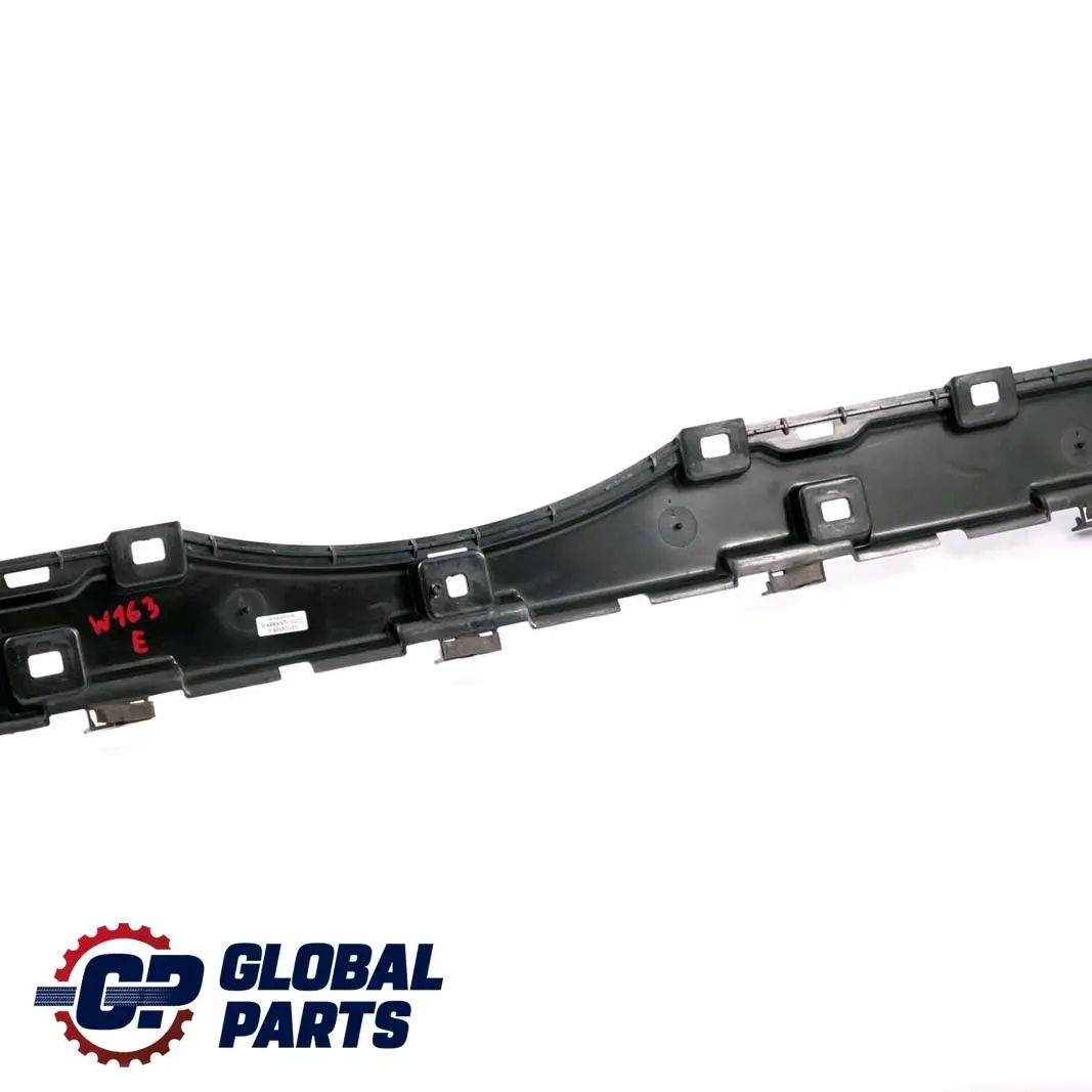 Mercedes-Benz M ML W163 Heckklappe Unten Abdeckung Verkleidung für mit Teilenummer A1637400310 Mercedes-Benz M ML W163 Heckklappe Unten Abdeckung Verkleidung - SKU A1637400310 - Teilenummer A1637400310