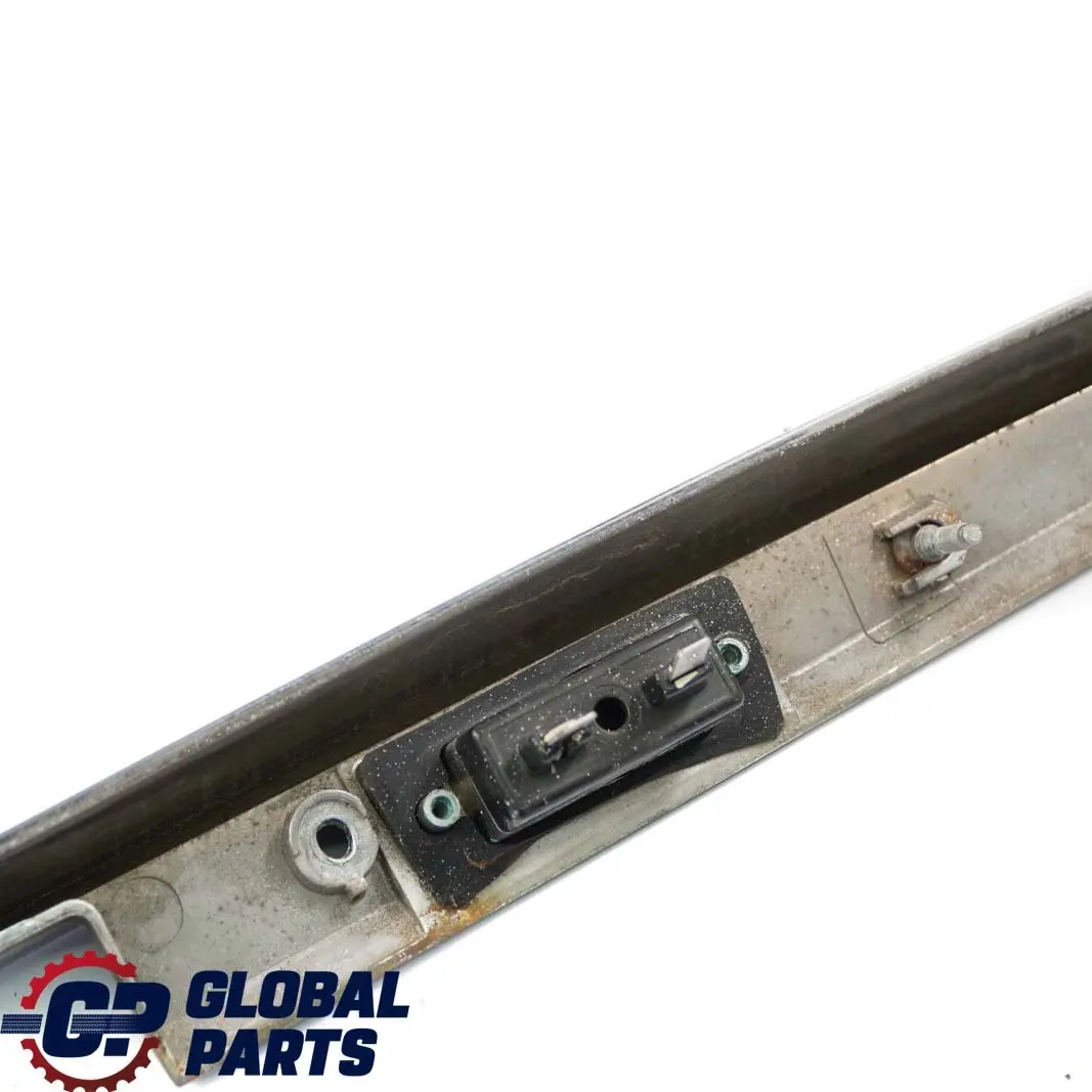  Mercedes-Benz M-Klasse ML W163 Griffleiste Lampe Heckklappe Verkleidung Chrom - SKU A1637400893 - Teilenummer A1637400893